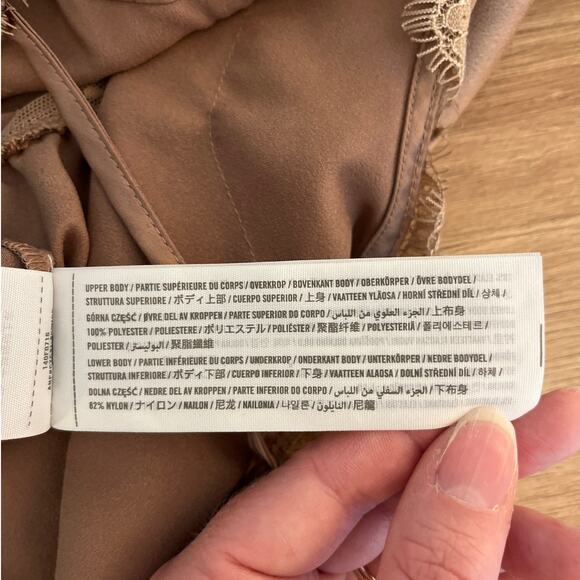 Abercrombie & Fitch Womens Lace Trim Satin Camisole Bodysuit Sz XS Beige Y2K - Picture 4 of 8